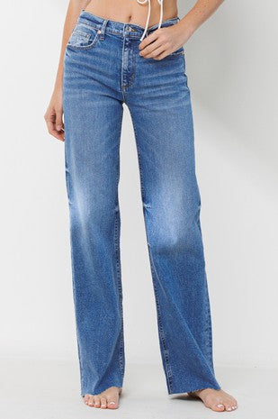 Mid Rise Wide Straight Jeans With Scissor Cut Hem